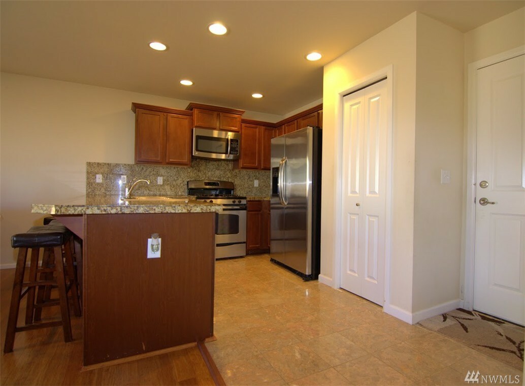 Property Photo: 12909 81st Av Ct E WA 98373