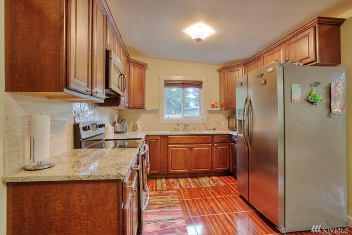 Property Photo: 19403 SE 168th St WA 98058