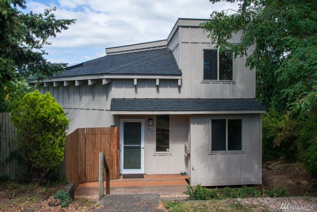 Property Photo:  811 North Shore Dr  WA 98226 