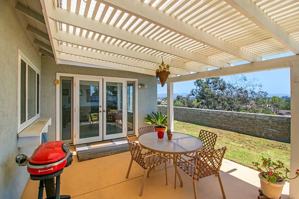 Property Photo:  339 Hickoryhill Drive  CA 92024 
