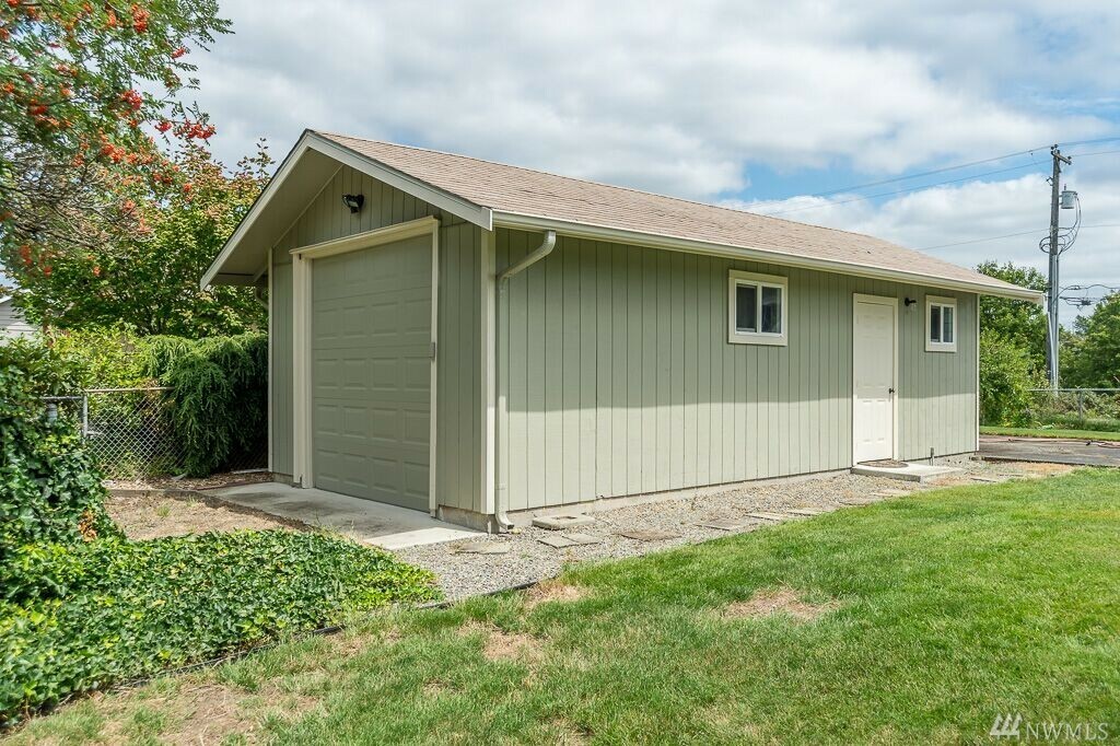 Property Photo: 3102 58th Ave NE WA 98422