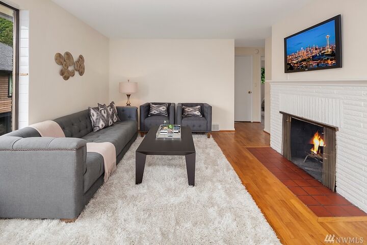 Property Photo:  326 36th Ave E  WA 98112 