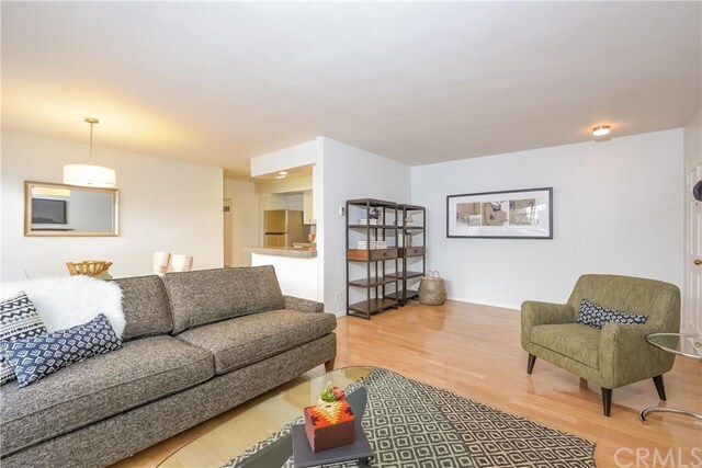 Property Photo: 837 Lincoln Boulevard 2 CA 90403