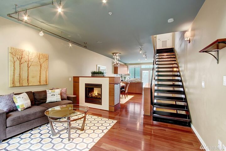 Property Photo: 10595 NE 12th Place 103 WA 98004