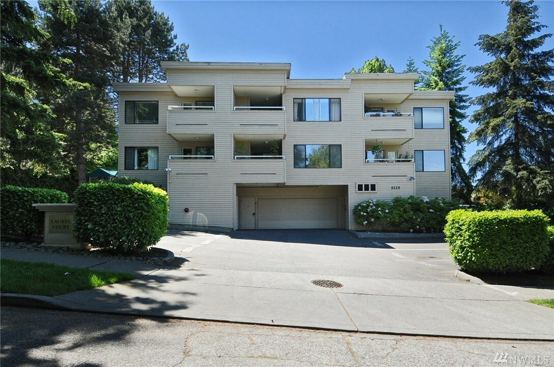 Property Photo: 5225 50th Ave NE 206 WA 98105