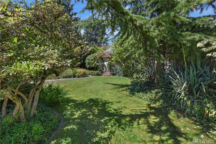 Property Photo: 912 Warner St WA 98284