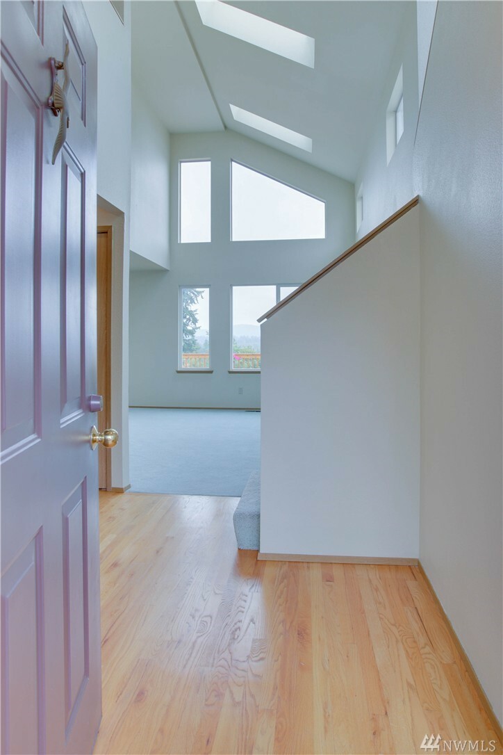 Property Photo:  2238 SE 8th Place  WA 98055 