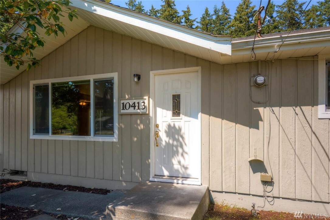 Property Photo:  10413 240th Place SW  WA 98020 