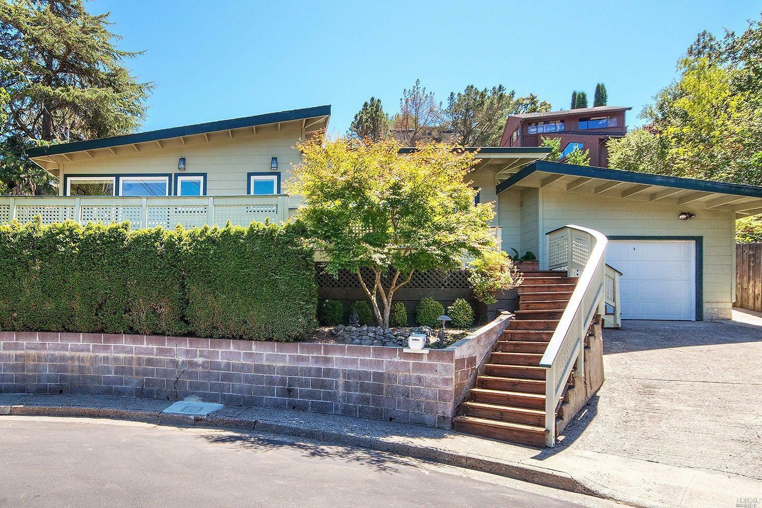 Property Photo:  30 Ray Court  CA 94901 