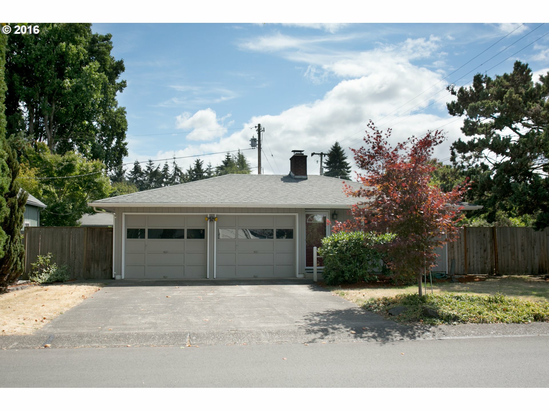 Property Photo:  1606 Brewer Ave  OR 97401 