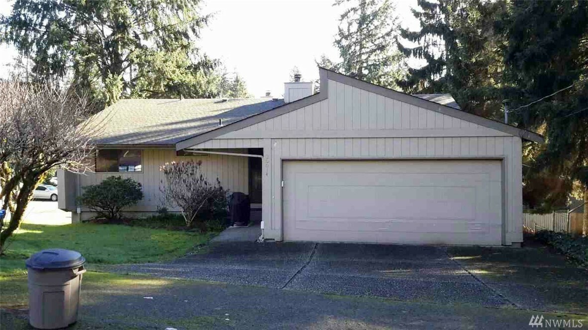 Property Photo:  20012 1st Place SW  WA 98166 