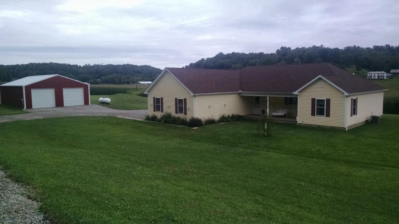 Property Photo: 2737 Crawfis SE Road OH 43130
