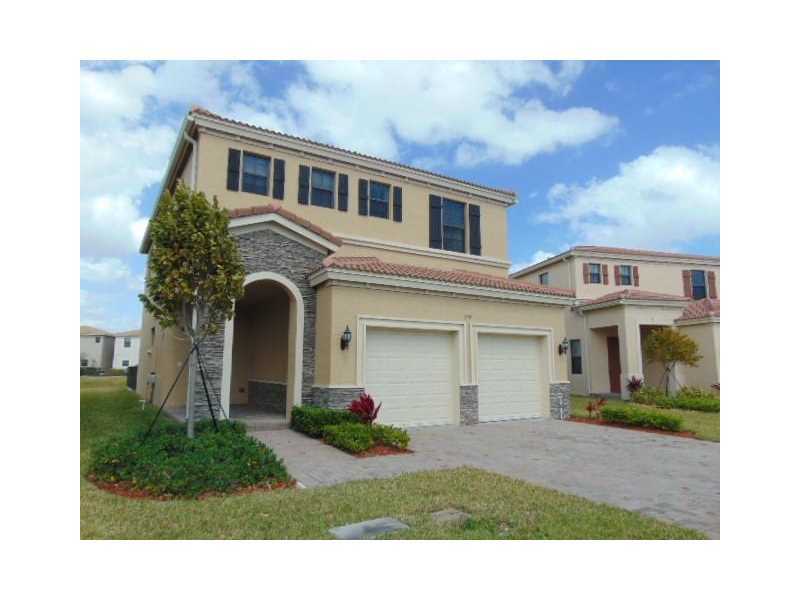 Property Photo: 779 NE 191st Ter FL 33179