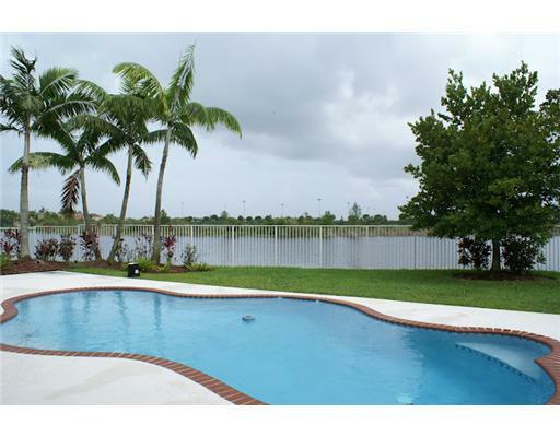 Property Photo:  862 Tulip Cr  FL 33327 