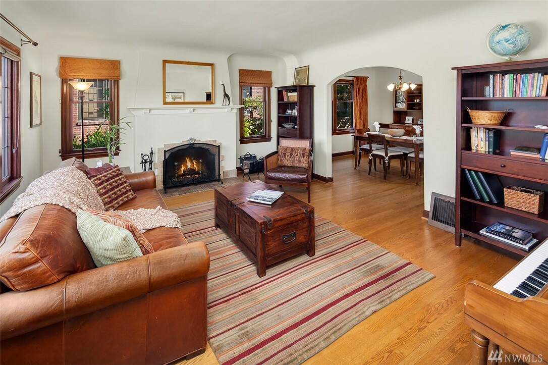 Property Photo: 3048 29th Ave W WA 98199