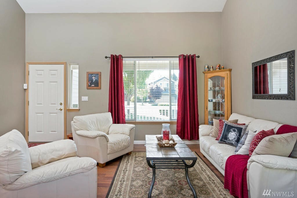 Property Photo: 4911 Highland Ct SE WA 98092