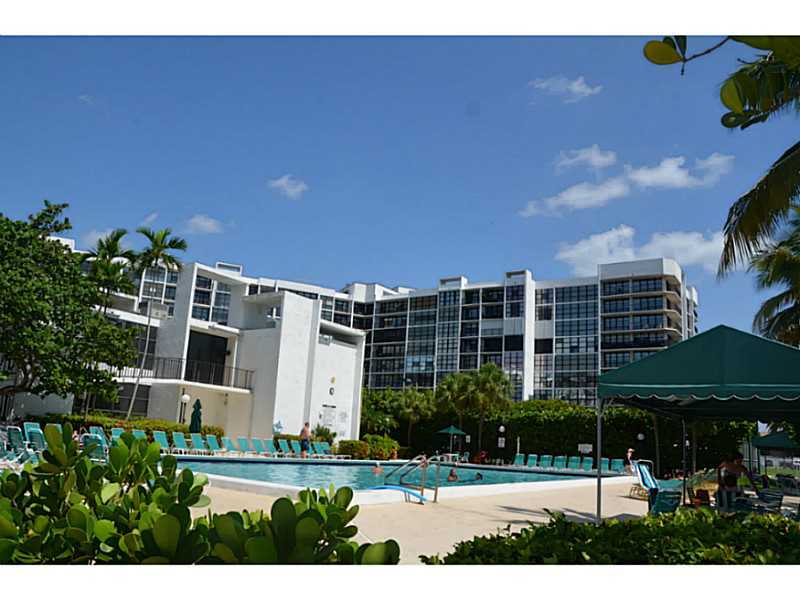 Property Photo:  1000 Parkview Dr 1007  FL 33009 