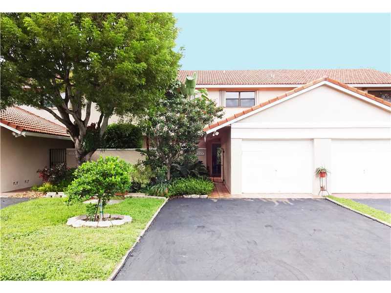 Property Photo: 8906 SW 113 Pl Cir E - FL 33176