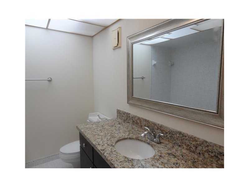 Property Photo:  220 Lakeview Dr 107  FL 33326 