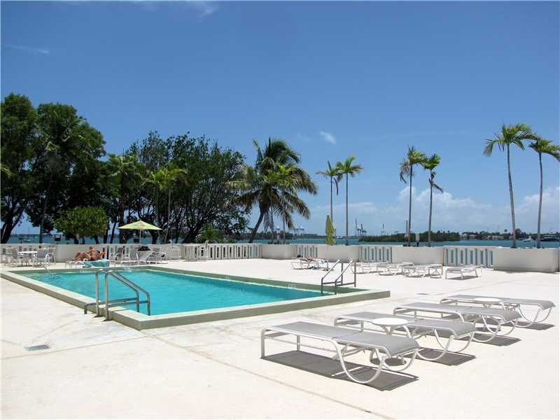 Property Photo: 5 Island Av 4B FL 33139