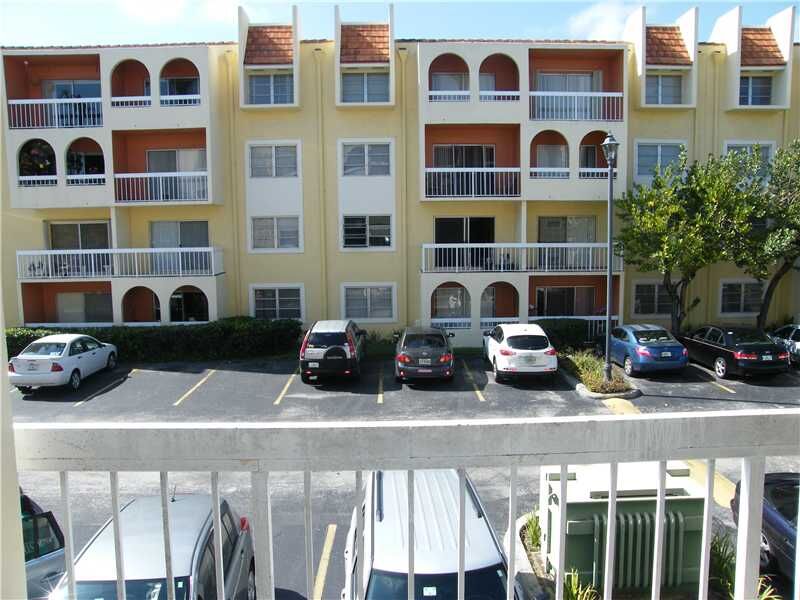 Property Photo: 7810 Camino Real I-209 FL 33143