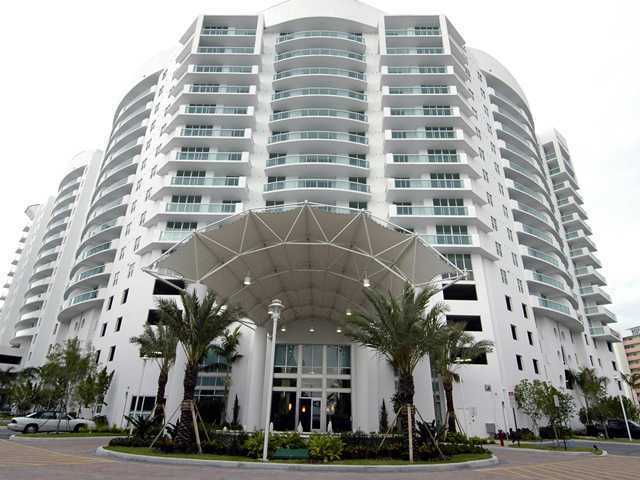 Property Photo: 7900 Harbor Island Dr Ph11 FL 33141