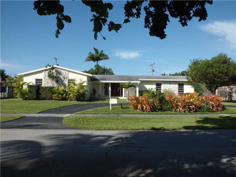 Property Photo:  15730 Palmetto Club Dr  FL 33157 