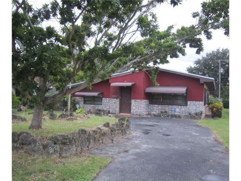 Property Photo: 1514 NE 175 St FL 33162