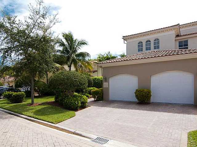 Property Photo: 832 Spinnaker Dr 832 FL 33019
