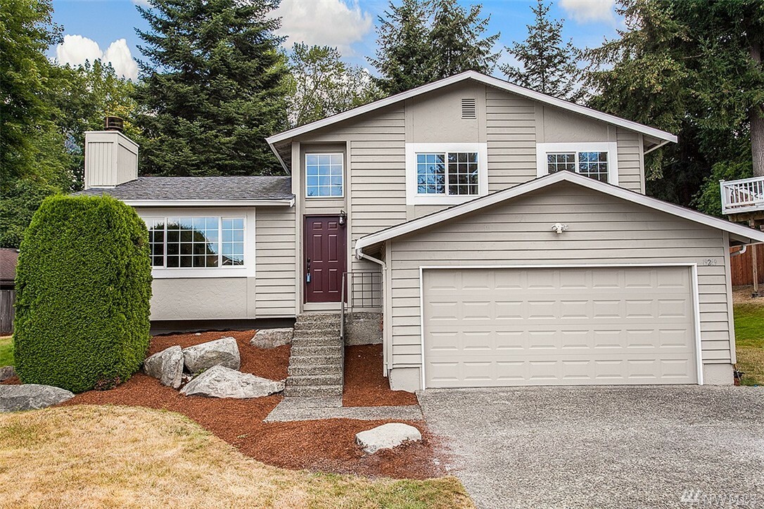 Property Photo:  19249 SE 49th St  WA 98027 