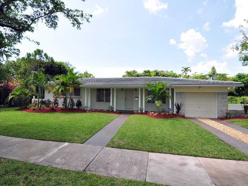 Property Photo: 1514 Consolata Av FL 33146
