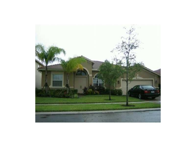 Property Photo: 19276 N Hibiscus St FL 33332