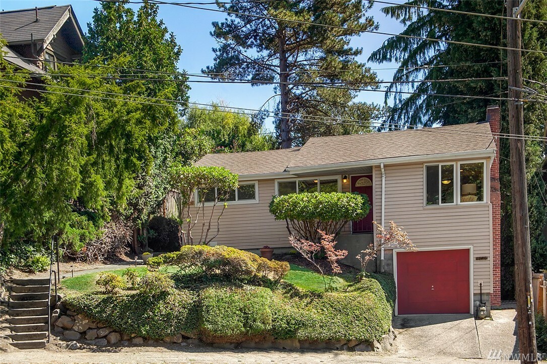 Property Photo: 1626 Madrona Dr WA 98122