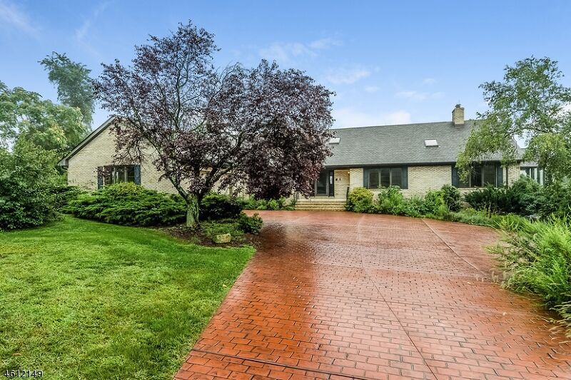 Property Photo: 9 Hawk Ridge Rd NJ 08827
