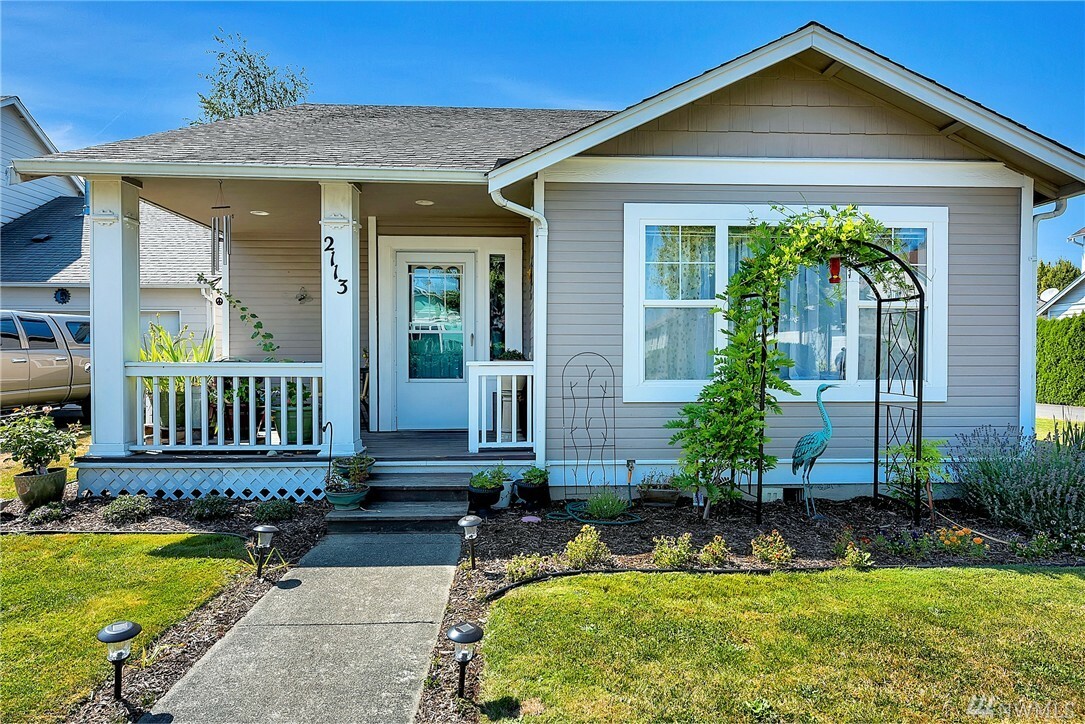 Property Photo:  2113 Cherry St  WA 98264 