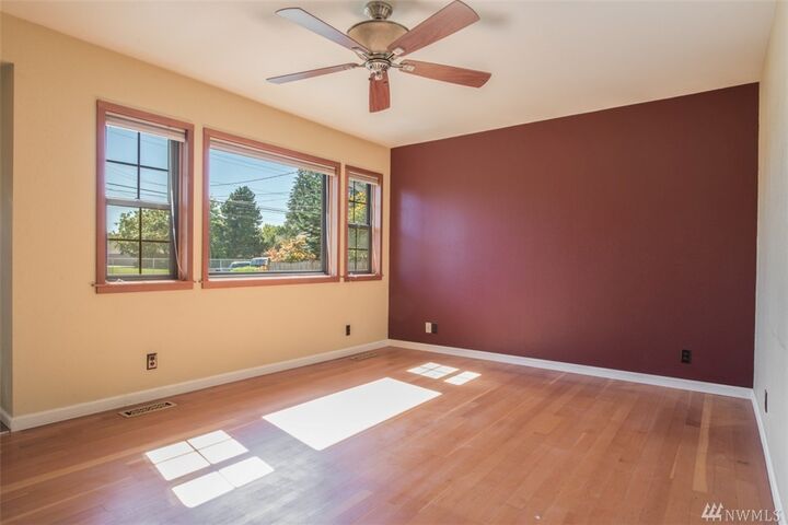 Property Photo: 465 W Columbia Street WA 98272
