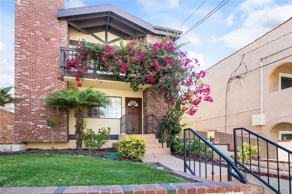 Property Photo:  611 N Guadalupe Avenue 4  CA 90277 