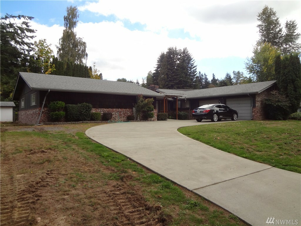 Property Photo:  2419 106th Ave E  WA 98372 