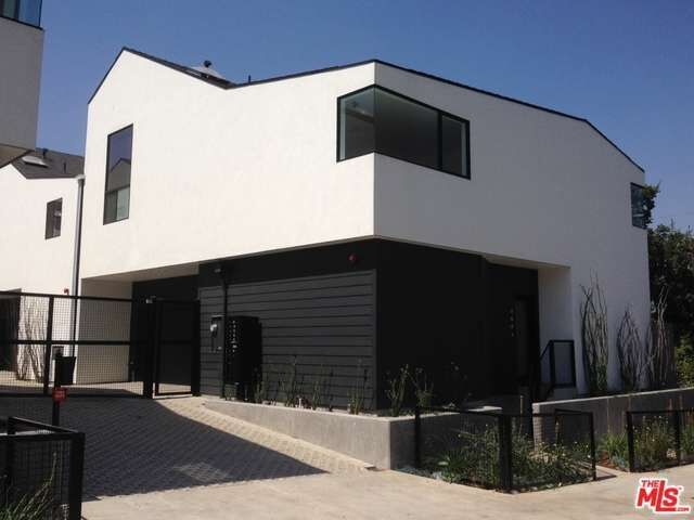 Property Photo: 3004 Peak Pl CA 90065