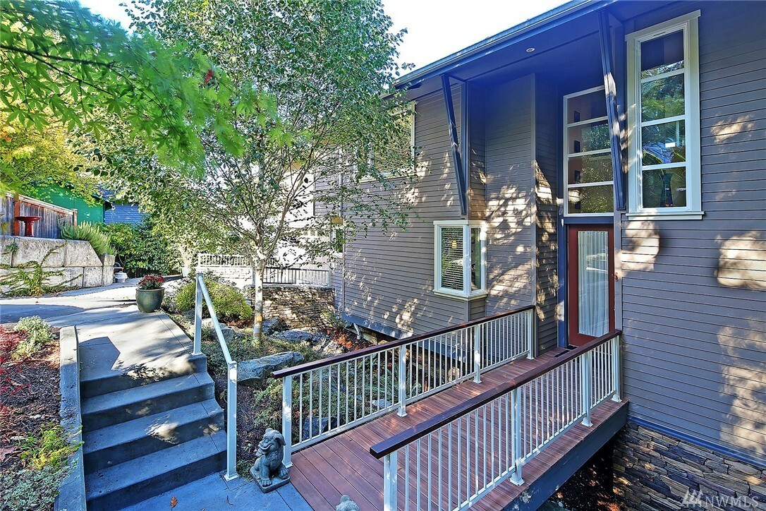 Property Photo:  3414 Fauntleroy Ave SW  WA 98126 