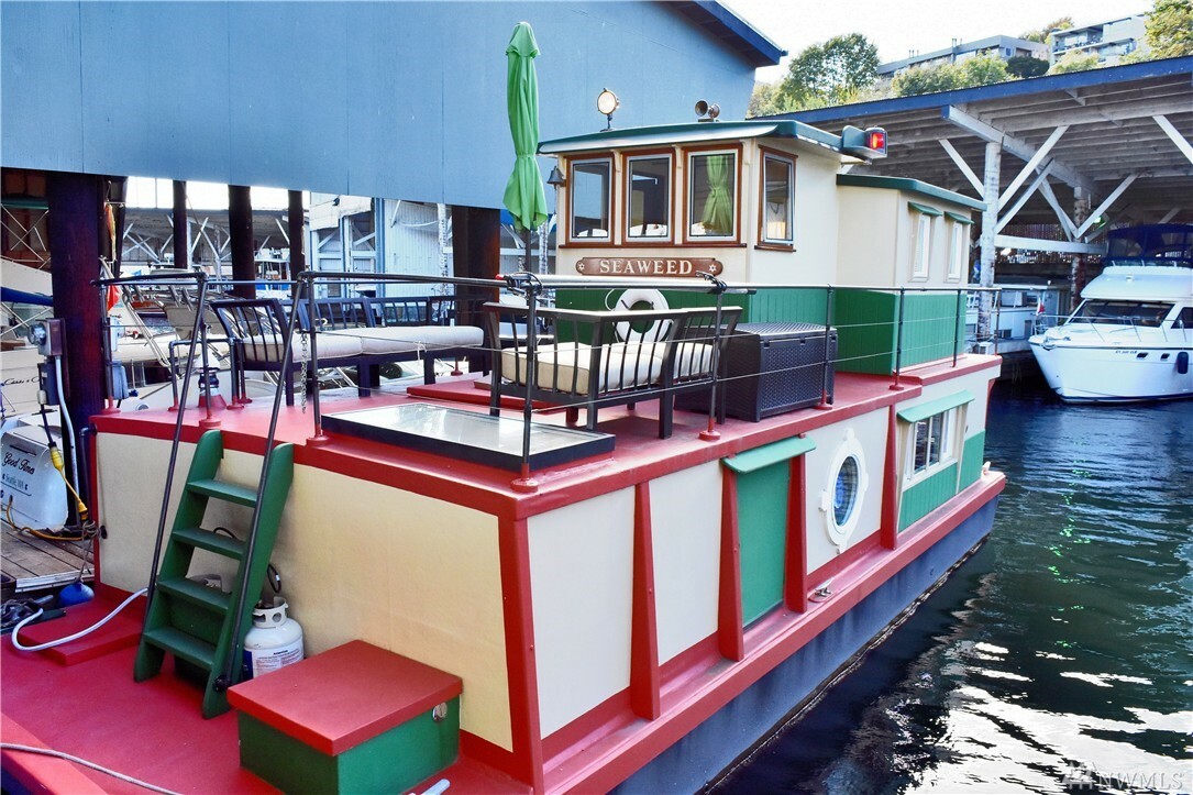 Property Photo: 2706 Westlake Ave N 98 WA 98109