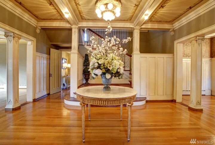 Property Photo:  521 N Yakima Ave  WA 98403 