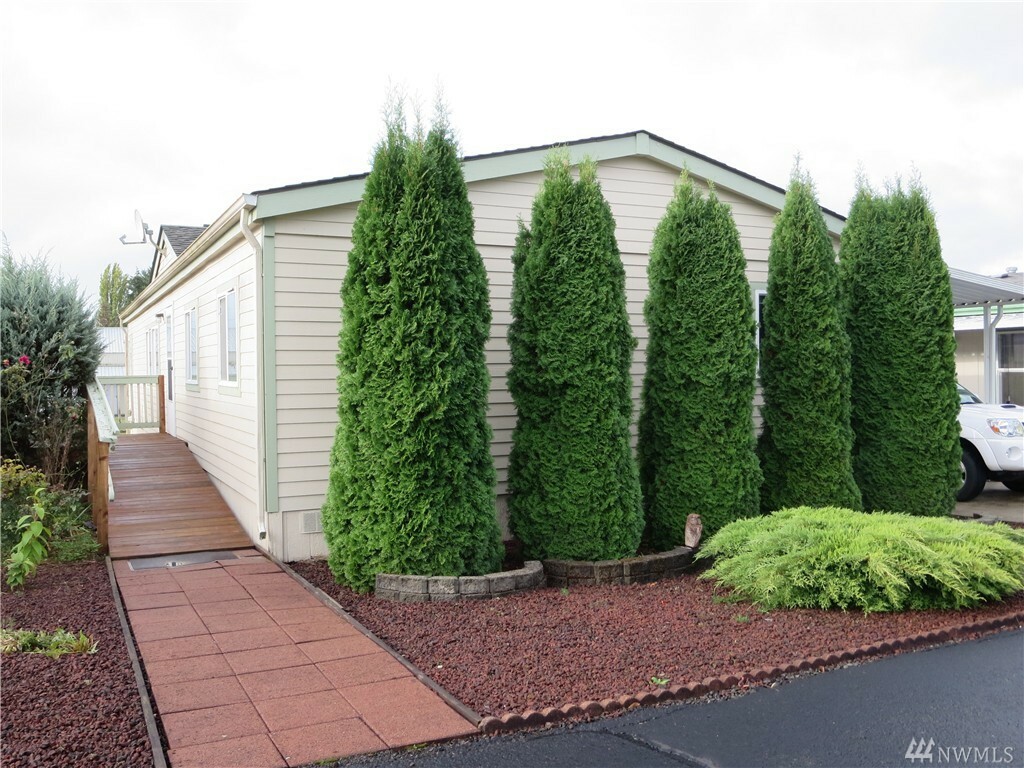 Property Photo:  222 Maple Ave NW 8  WA 98565 