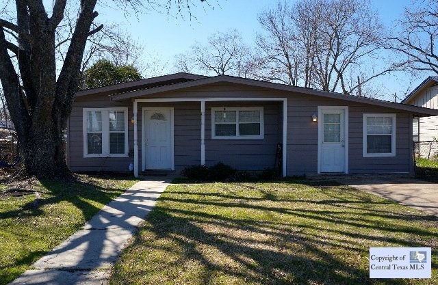 Property Photo: 117 Sherwood Street TX 78666