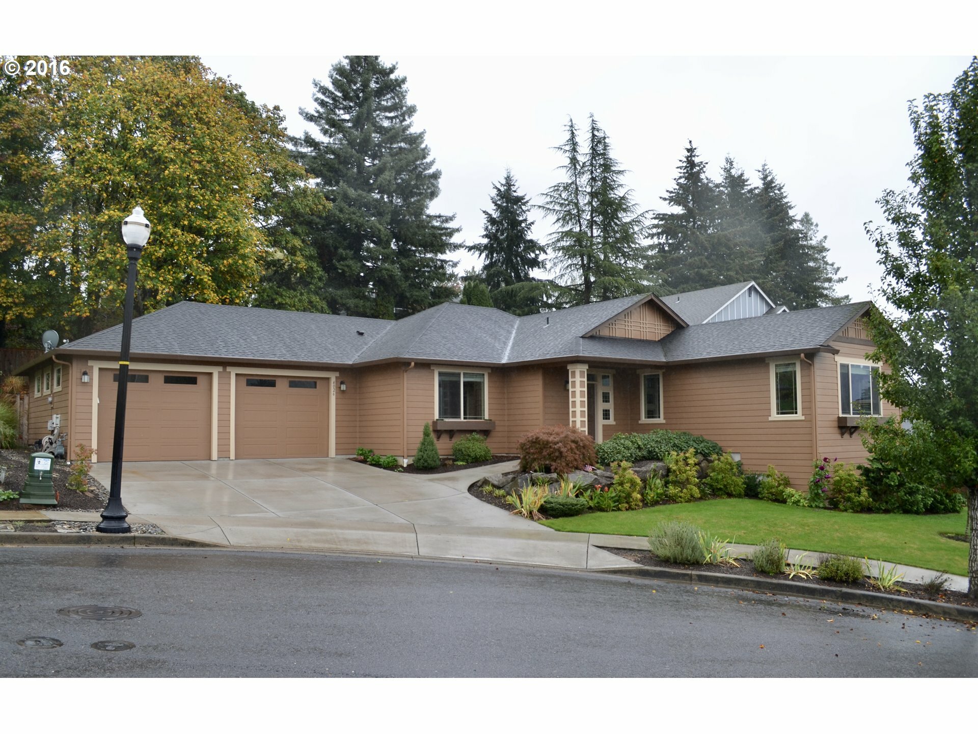 Property Photo:  4026 NE Everett Ct  WA 98607 