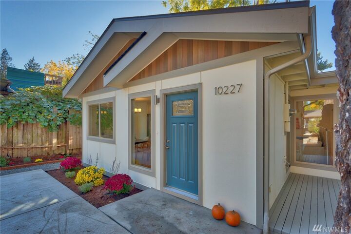 Property Photo:  10227  42nd Avenue SW  WA 98146 