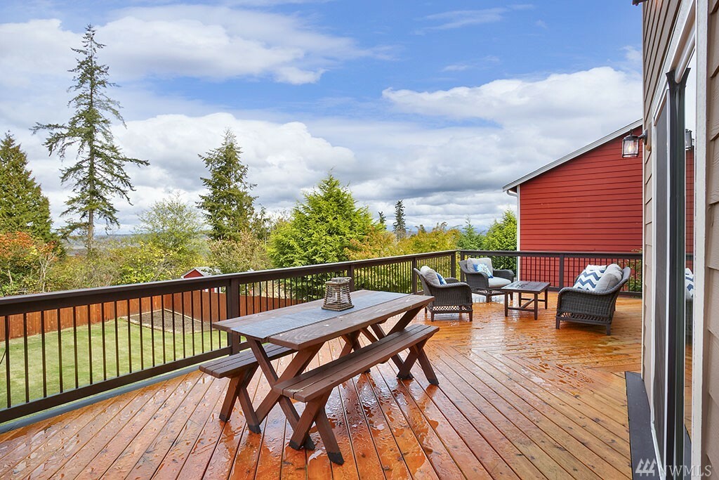 Property Photo:  5315 115th Place SE  WA 98208 