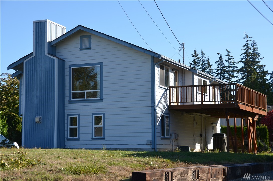 Property Photo: 230 Heather Dr WA 98282