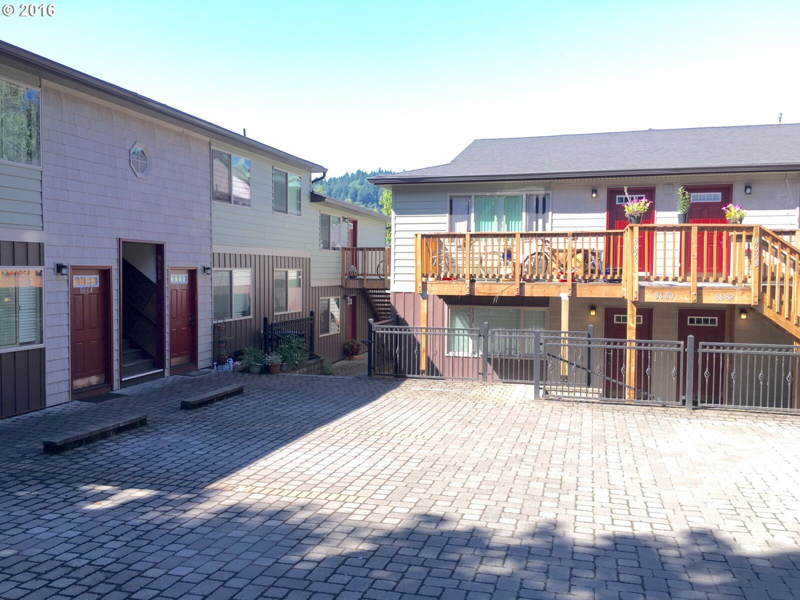 Property Photo:  