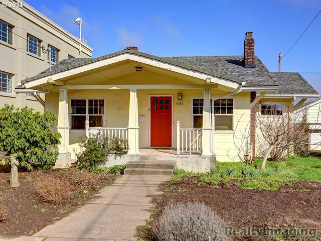 Property Photo: 841 N Stafford St OR 97217